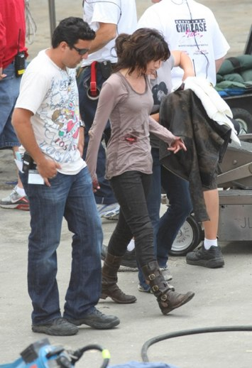 Illustration for article titled She'll Be Back: First Set Pics Of Terminator Season Two